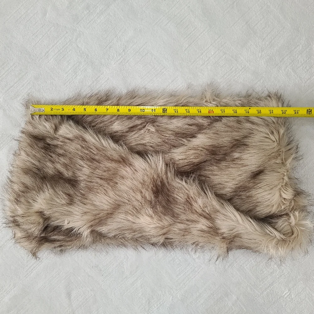 Plush Brown Faux Fur Scarf for Cozy Wraps